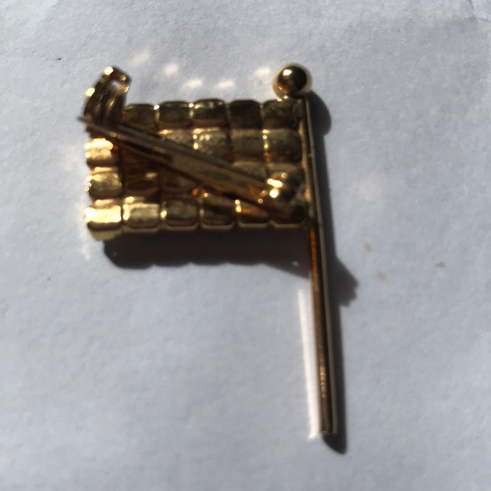 Crystal Flag Pin - Picture 3 of 3